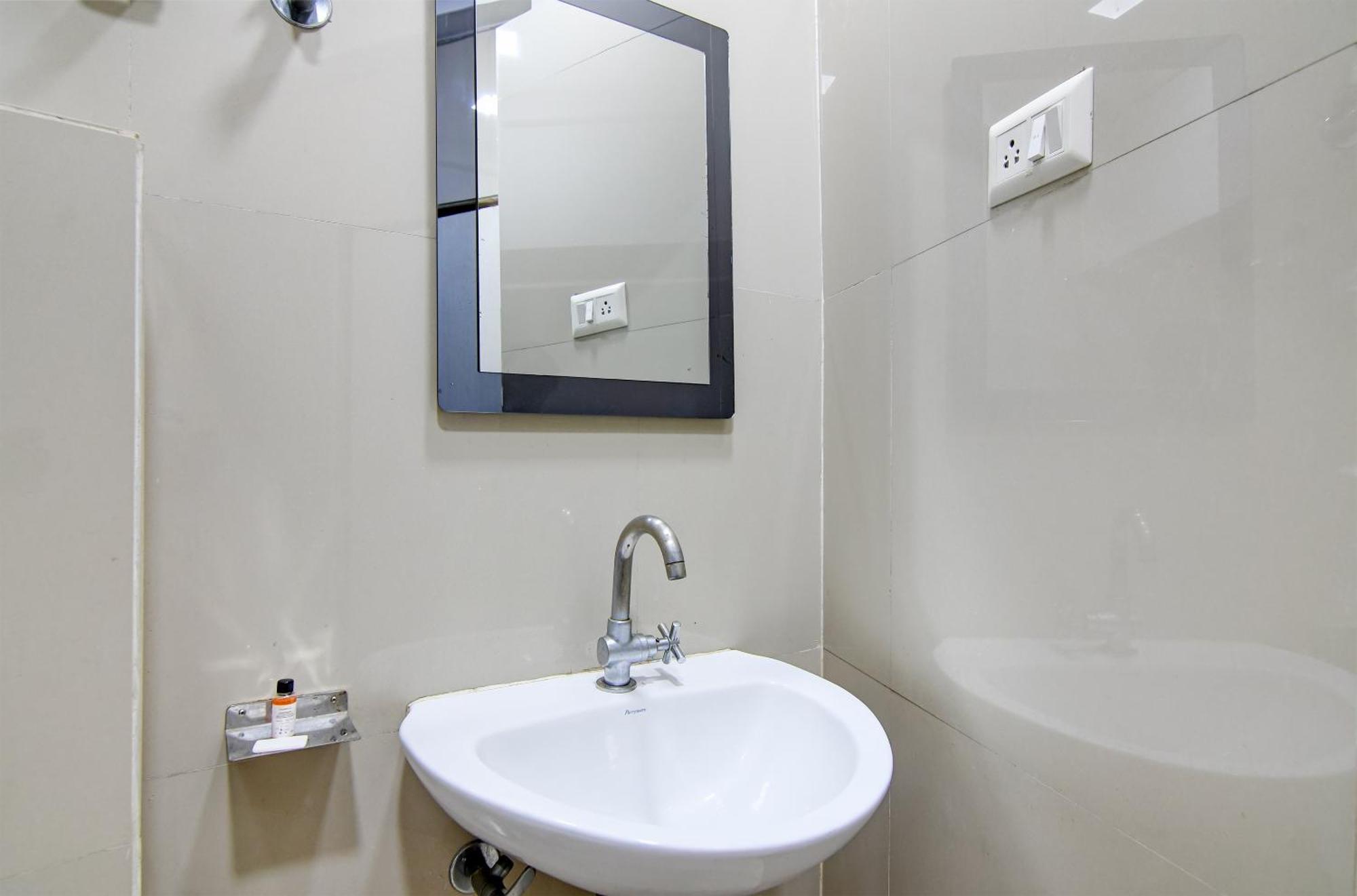 Hotel Q Inn Kalkutta Kültér fotó